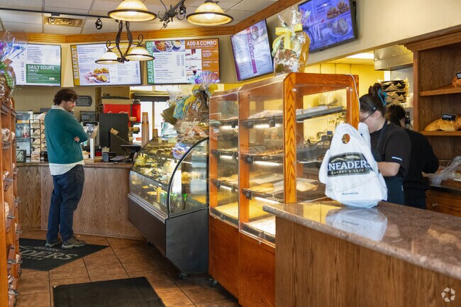 Las Casitas residents often start their mornings at Kneaders Bakery & Café, known for its fresh breads, pastries, and cozy atmosphere.