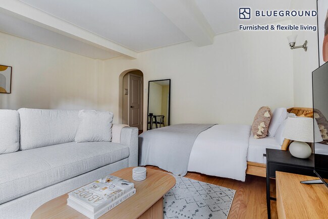 95 Christopher St unit FL3-ID1680, New York, NY 10014 - photo 2