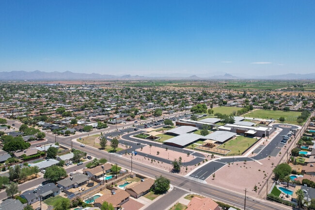 Hohokam Elementary is surrounded by residential areas in Scottsdale.