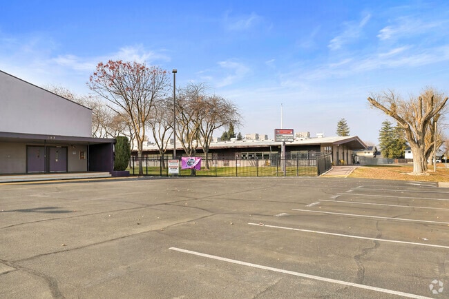 Hunt Elementary School in Newman is a great public school options.