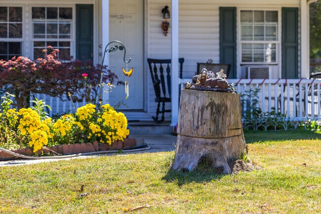 Middlebury South homes feature unique decorations and ornamentation.