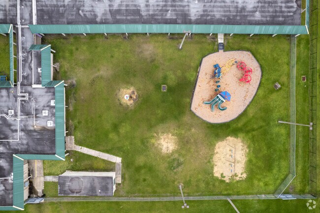The courtyard of the George Washington Carver Elementary School in Jacksonville, FL.