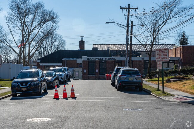 The Roosevelt Elementary School earns an overall grade of B- on Niche.