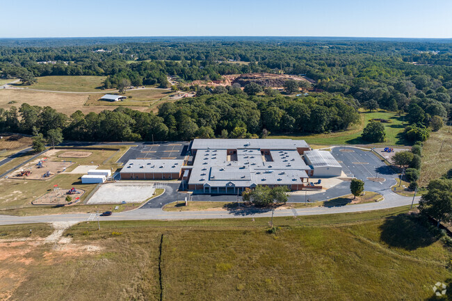 Holsenbeck Elementary School serves the residents of rural Barrow county.