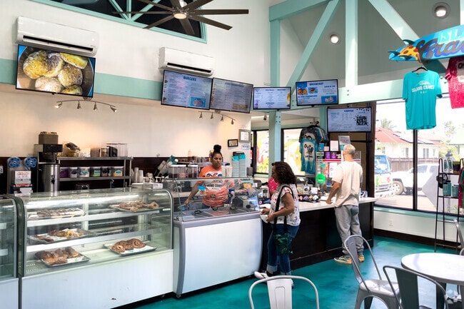 Island Craves serves up burgers, pizza, donuts and more to Kapaa residents.