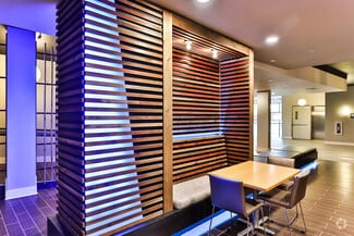 135 W Morehead St, Charlotte, NC 28202