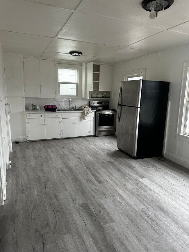 286 Norway Ave unit Rear garage apt w pa, Huntington, WV 25705 - photo 7