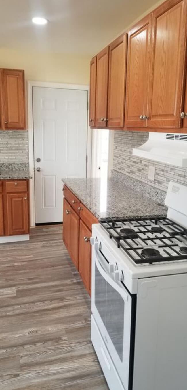 94 Carlisle St unit 2 bedroom apartment, New Haven, CT 06519 - photo 3