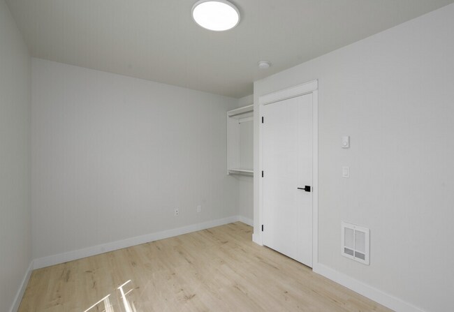 3408-3412 Northwest, 3 Beds, 2.5 Bath & 4 Beds, 2.5 Bath Units Available!, Bellingham, WA 98225 - photo 7