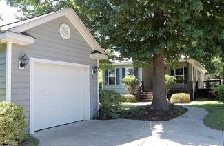 8 Lagaree Ct, Beaufort, SC 29902