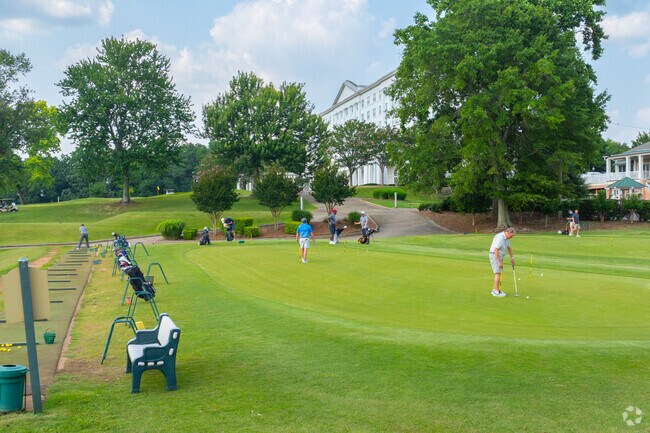 Frasier residents can enjoy time on the golf green at City Club Marietta.