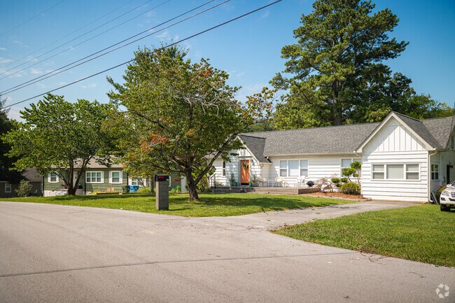 Vinyl sided ranchers sit side-by-side in Stuart Heights-Rivermont.