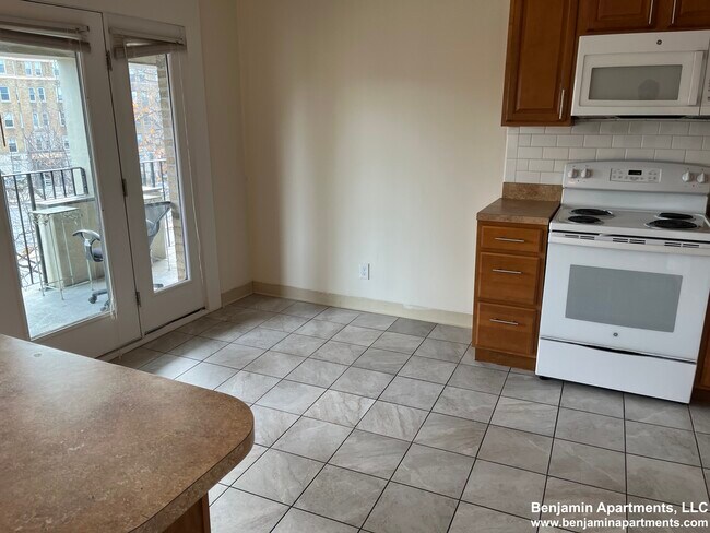 1157 Commonwealth Ave unit 7, Allston, MA 02134 - photo 5