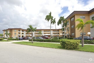 555 S Luna Ct, Hollywood, FL 33021