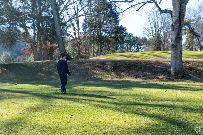 2,200-acre lakefront park with disc golf, a mini train & nature trails at Steele Creek Park.