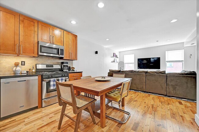 1607 Brown St unit 3, Philadelphia, PA 19130 - photo 2