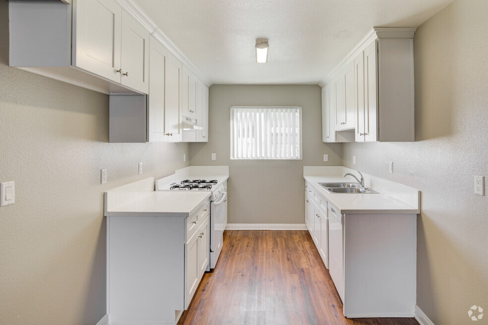 233 W Nicolet St, Banning, CA 92220 - photo 1