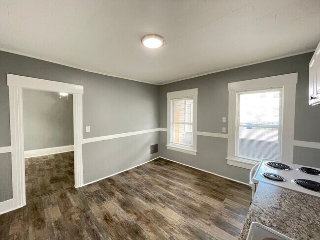 421 Spruce St unit 1, Manchester, NH 03103 - photo 4