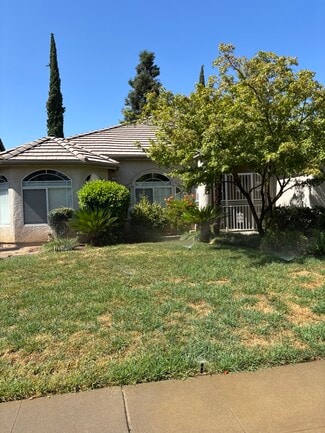 1586 E Granada Ave, Fresno, CA 93720