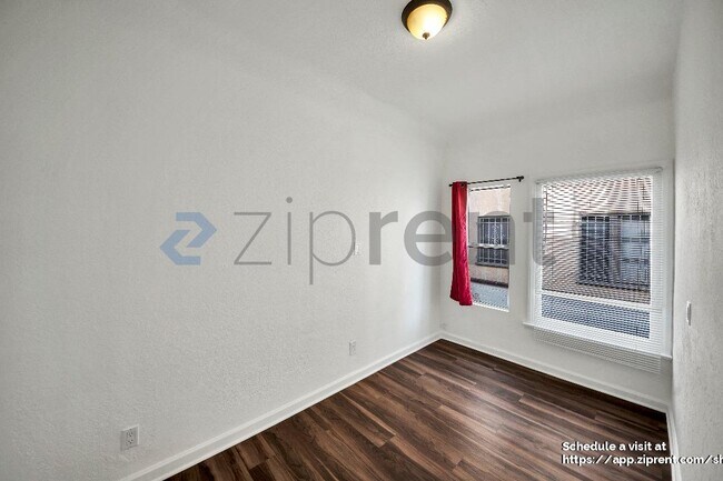 2818 S Bronson Ave, Los Angeles, CA 90018 - photo 5