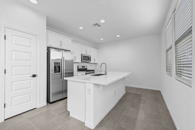 9964 W Piccadilly Rd, Avondale, AZ 85392 - photo 6