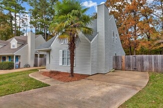 324 N Grove Cir, Brandon, MS 39047