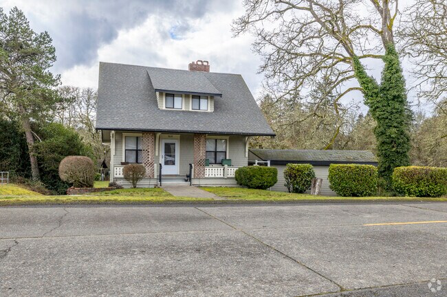 Plenty of Landscaped homes in the Dupont area of Washington.