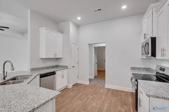 8761 Jackson Trace Ln unit 38667299, Morris, AL 35116 - photo 6