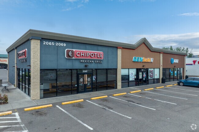 Powell Valley’s shopping center provides convenient retail and dining options for residents.