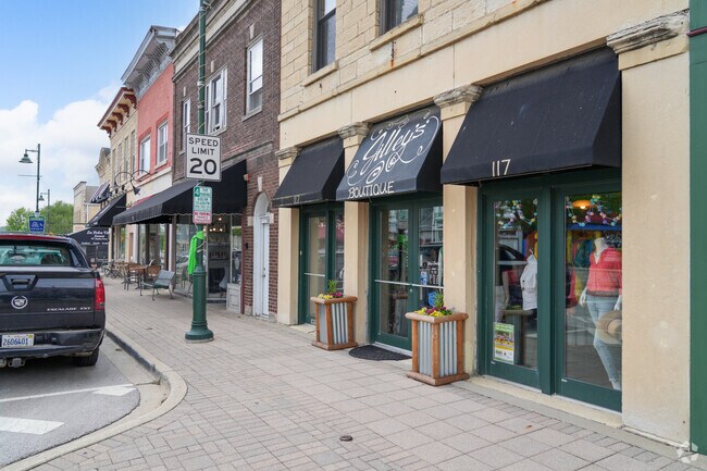 Jilleys boutique is a women owned business in the heart of Northeast Lemont.