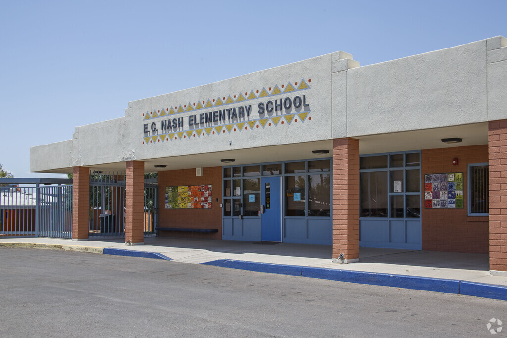 Nash Elementary, Entrance