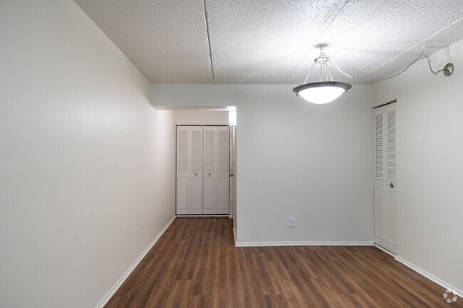 2BR, 2BA - 1,200SF - Dining Area