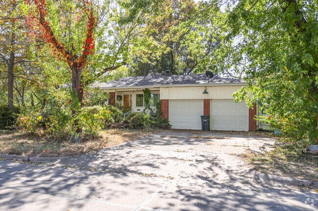 Mature trees provide ample shade in Xyler neighborhood.