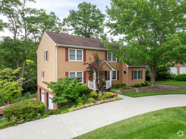 Homes in Glade-Westover have an average value of $439,538.