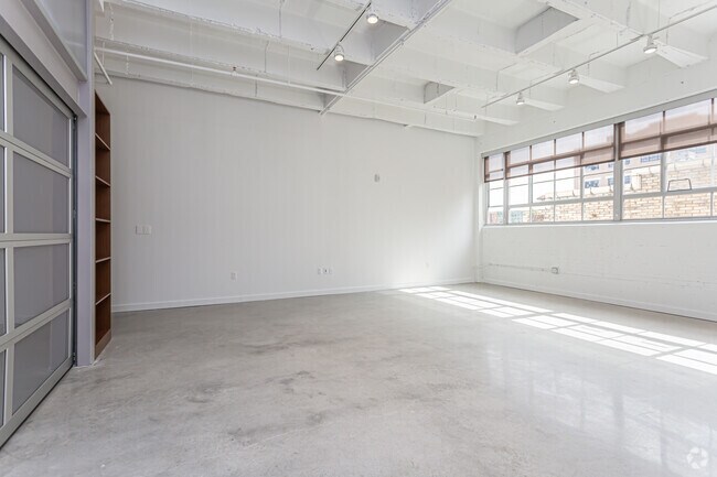 2 BR, 2 BA - 1232 SF