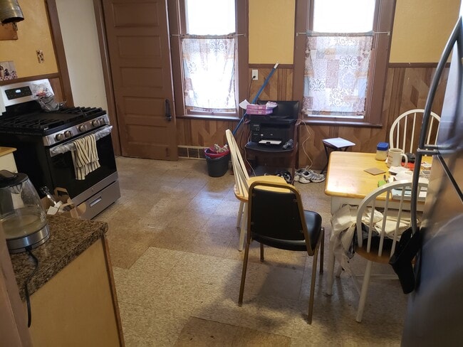 1366 E 45th St, Cleveland, OH 44103 - photo 3