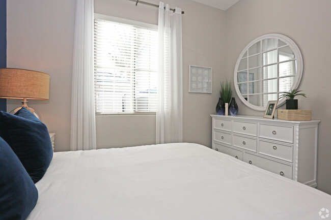 2BR, 2BA - Sunset - 1,022 SF