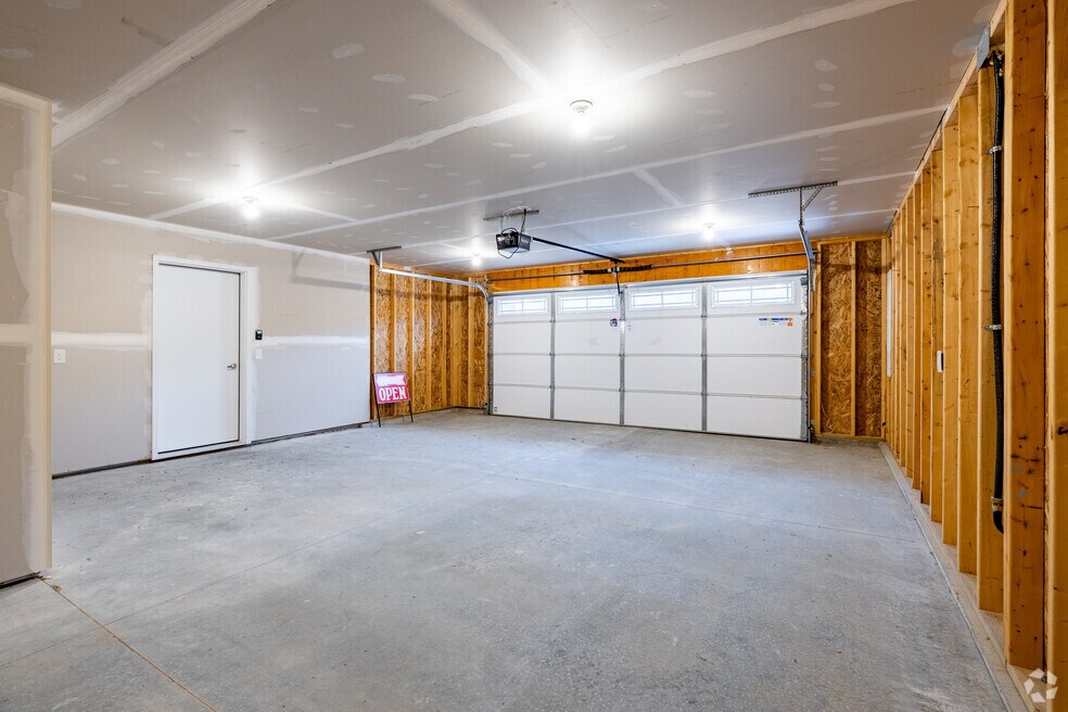 9085 Kingsfield Dr unit 38703605, Kingsley, MI 49649 - photo 2