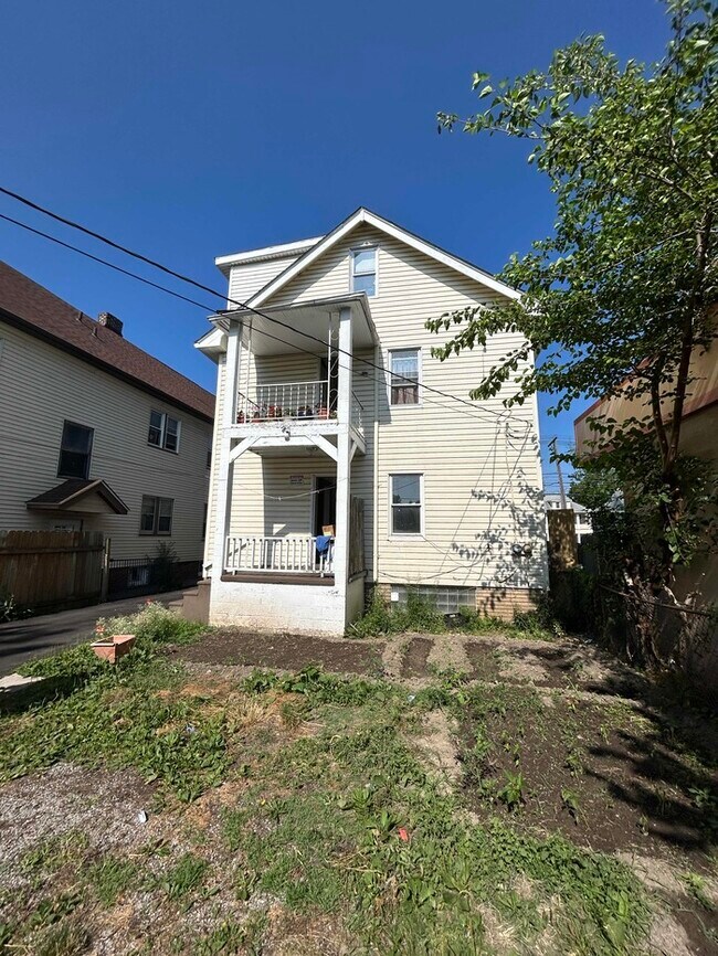 3391 W 117th St Unit 3, Cleveland, OH 44111