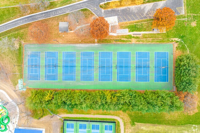 There are a number of recreational facilities near Forest Hill-Highland.