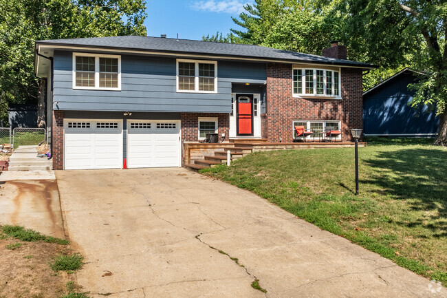 Split Level home are commonly found tucked into the rolling hills of Prairie Meadows.