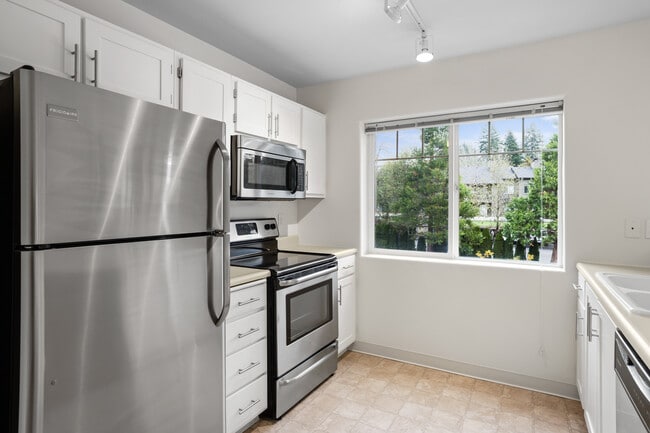 Woodview, Beaverton, OR 97007 - photo 3