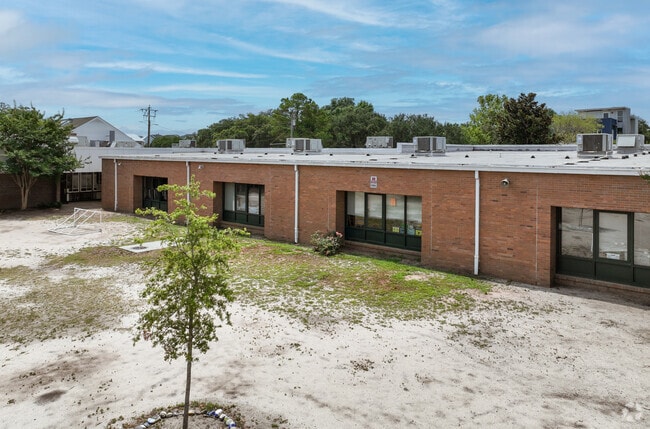 The student population of Carolina Beach Elementary is 409 and the school serves K-5.