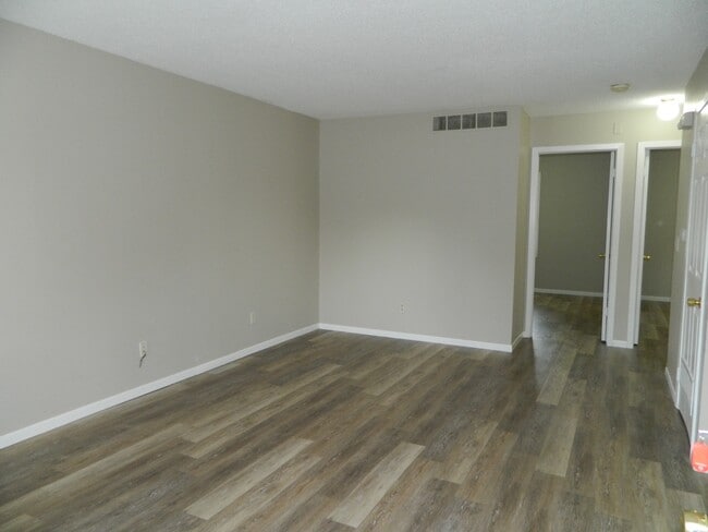 904 SE 10th St, Des Moines, IA 50309 - photo 4