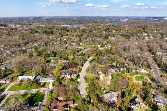 Located minutes from the Huron River, Tuomy Park is ideally located in Ann Arbor.