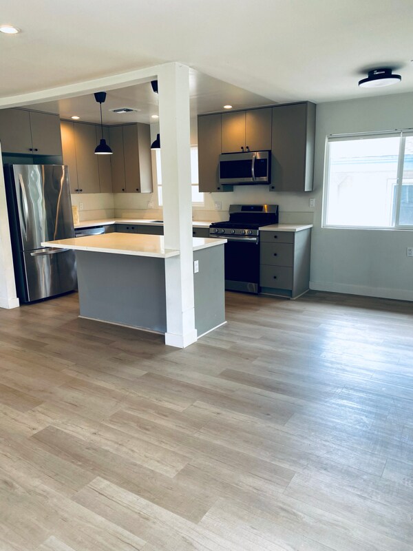 2128 La Canada Crest Dr Unit 2, La Cañada Flintridge, CA 91011