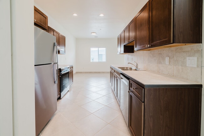 2878 Jamaica Blvd S unit D101, Lake Havasu City, AZ 86406 - photo 2