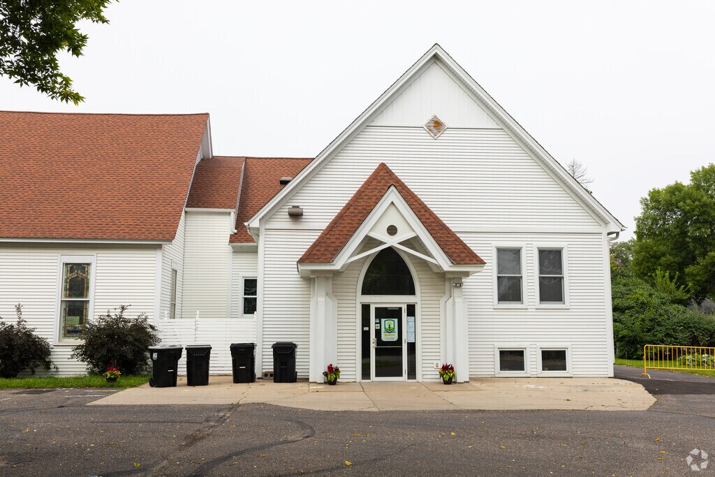 My Own Montessori provides private education in the neighborhood of 
Isanti Northern Suburbs