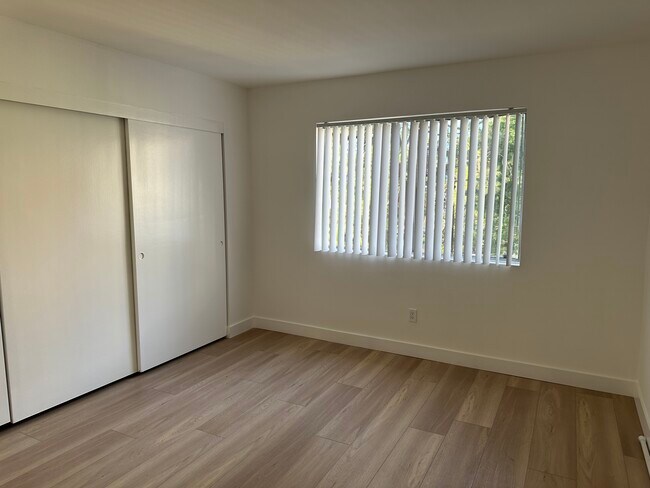 8735 Variel Ave unit 104, Canoga Park, CA 91304 - photo 6