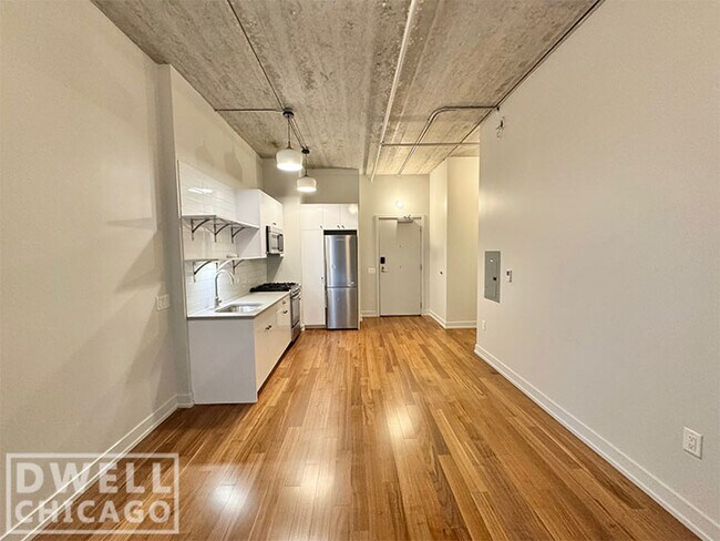 152 W Huron St unit S, Chicago, IL 60654 - photo 3